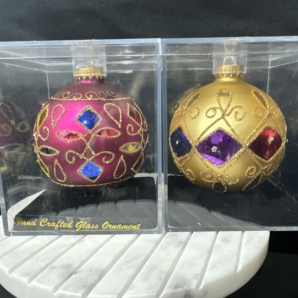 2 UNIQUE TREASURES COLLECTION LIMITED SERIES HAND CRAFTED ROUND GLASS ORNAMENT - Picture 7 of 9